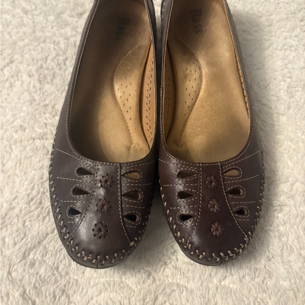 Bass Women's “Elena” Brown Leather with small heel/ wedge. - Picture 2 of 5